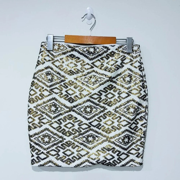 DYNAMITE White  and gold sequin mini skirt - Picture 8 of 8
